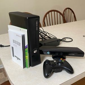 Xbox 360 S with Kinect